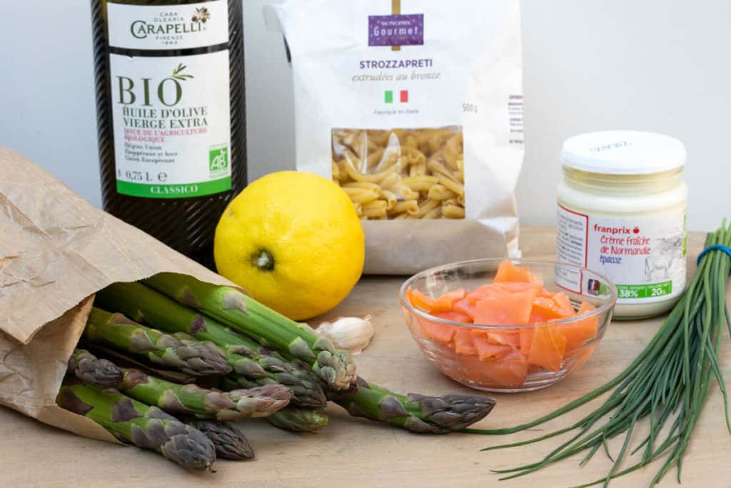 asparagus, lemon, cold smoked salmon, garlic, creme fraiche, chives, pasta, olive oil