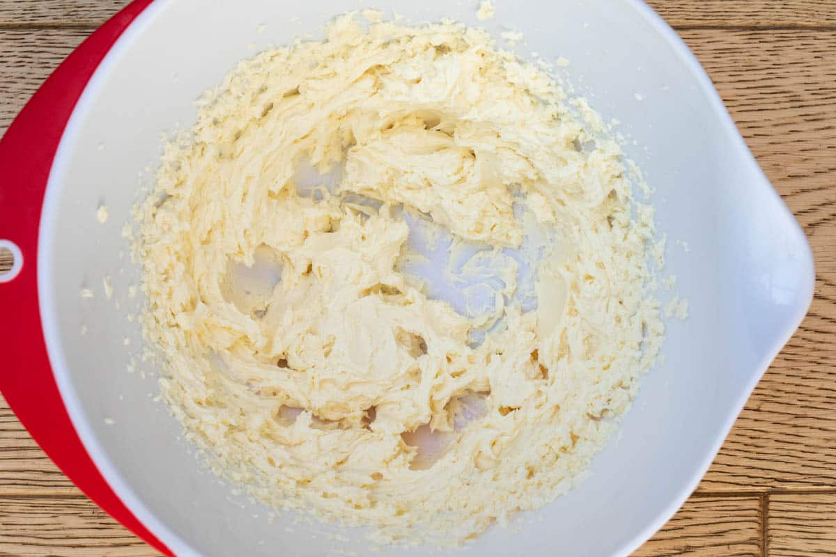 whipped mascarpone cheese in large bowl