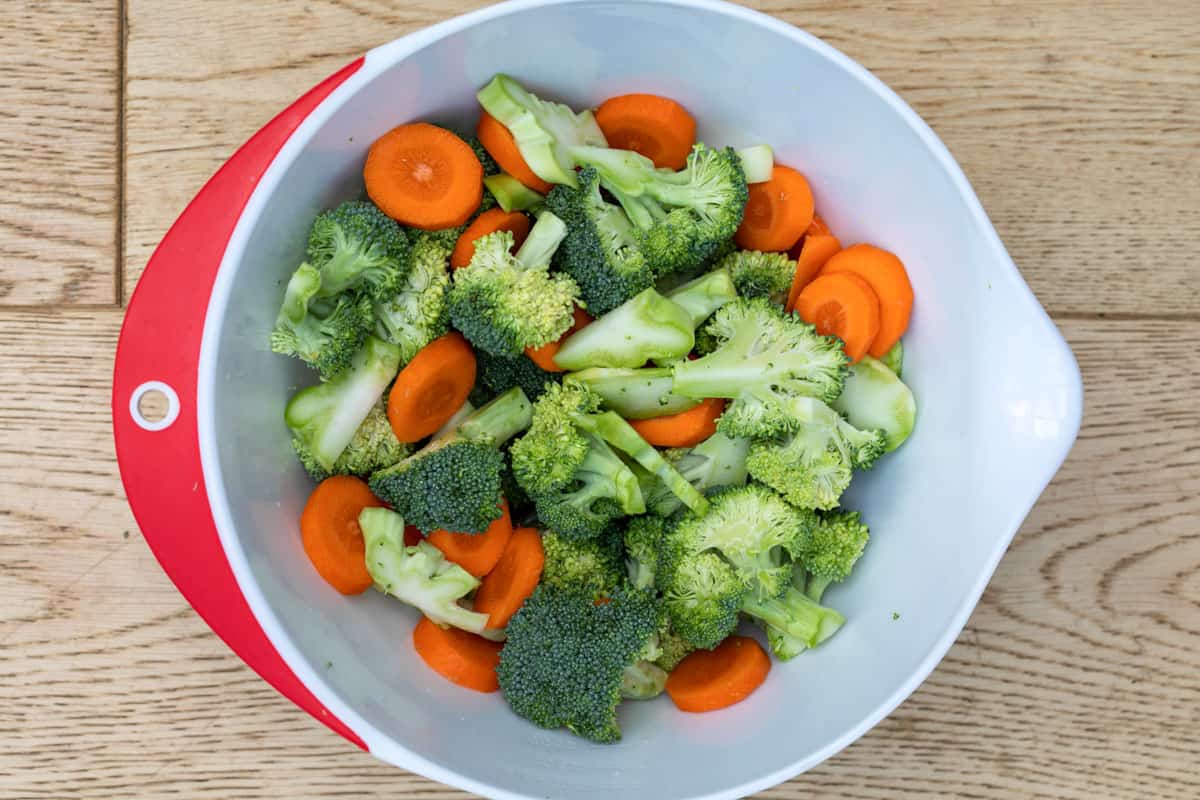 bowl of sliced carrots and broccoli