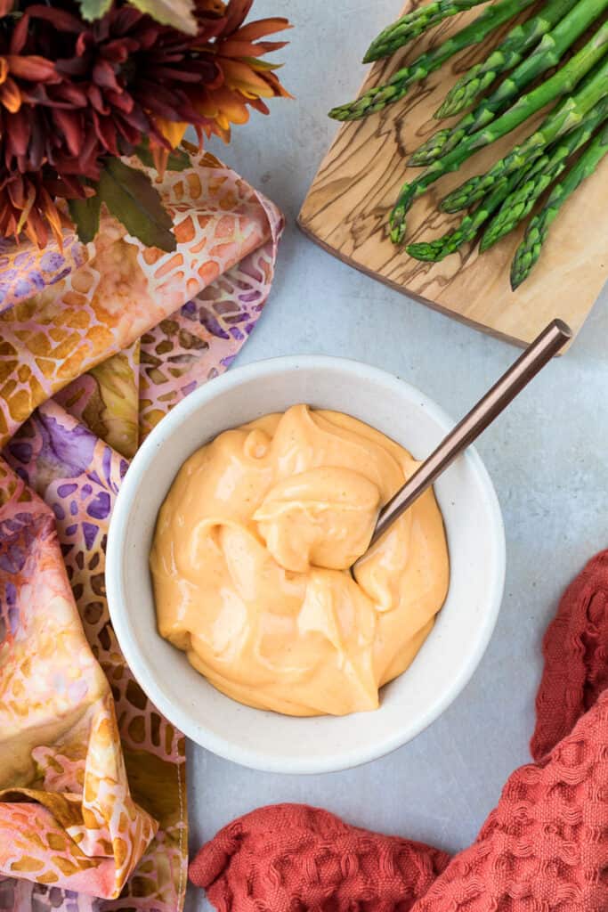 Easy Homeade Sriracha Aioli (Sriracha Mayo)