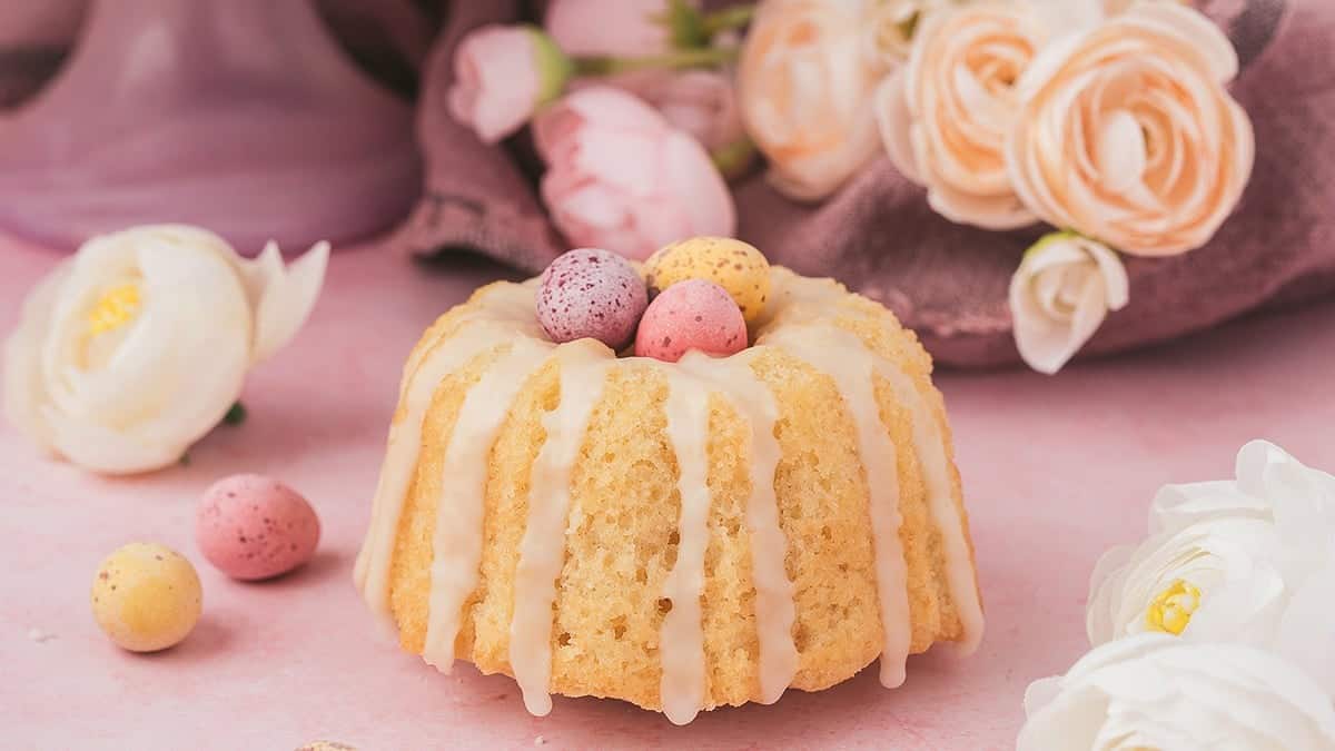 Easter Mini Vanilla Bundt Cakes with Chocolate Eggs